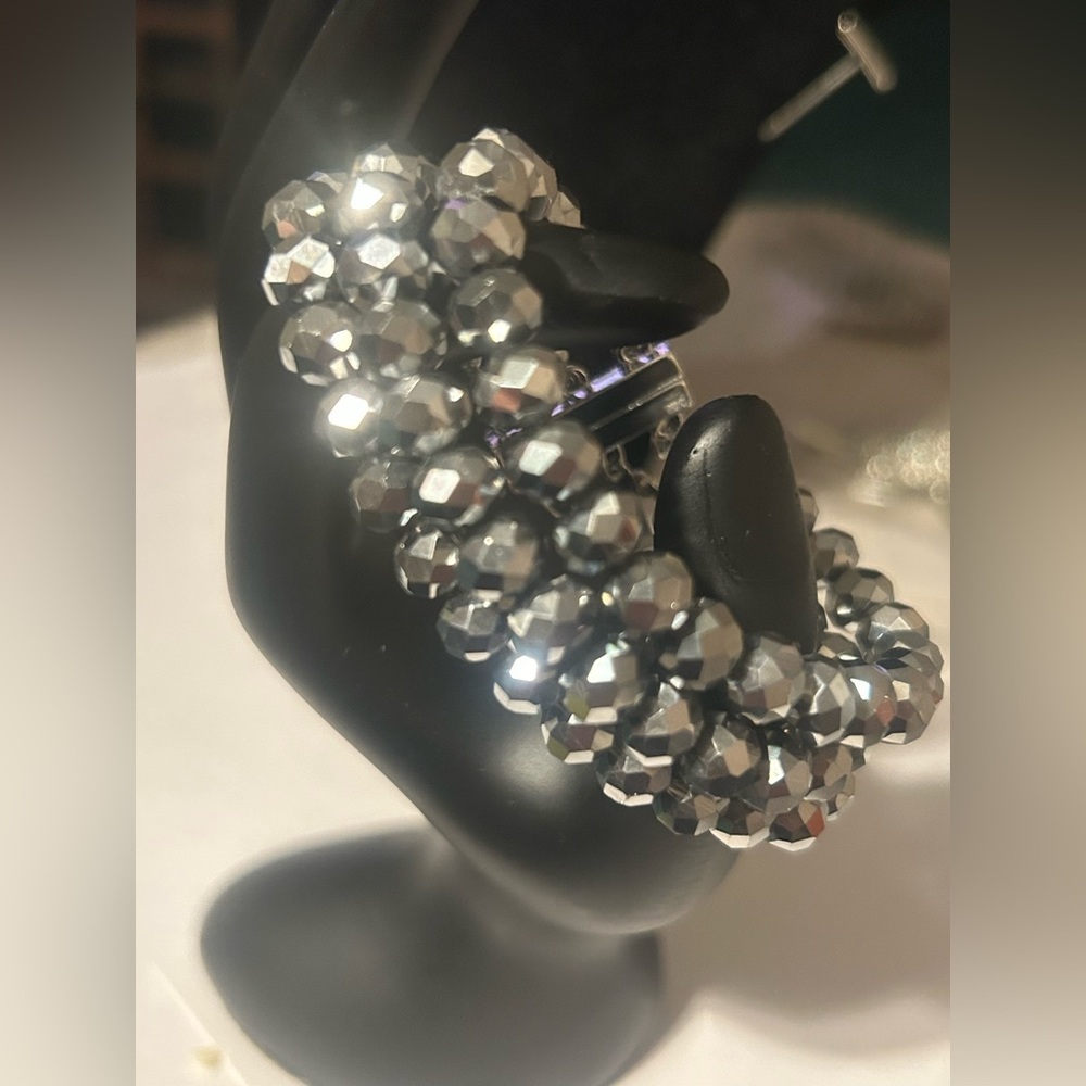Elegant Paparazzi 4 pc Silver Jewelry Bundle - Picture 5 of 9